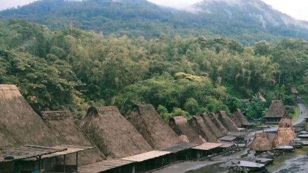 Kampung Adat Bena merupakan salah satu perkampungan megalitikum yang terletak di Desa Tiwuriwu, Kecamatan Aimere, Kabupaten Ngada, NTT. (Dok. Kemenparekraf)