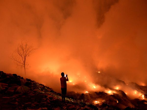 TPA Sumompo Manado Terbakar