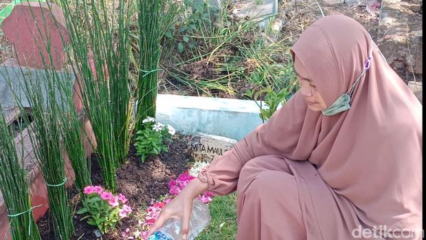 Kholifah, salah satu orang tua korban tewas Tragedi Kanjuruhan.