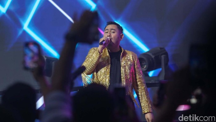 King Nassar tampil pada menutupan Hub Space 2023 di JCC, Minggu (1/10/2023). King Nassar pun bikin heboh acara.