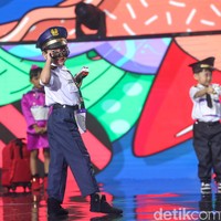 Lomba fashion show diikuti oleh peserta yang sudah daftar dengan hadiah juara 1 Rp 10 juta, juara 2 Rp 5 juta dan juara 3 Rp 3 juta.  