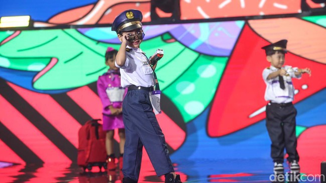 Lomba fashion show diikuti oleh peserta yang sudah daftar dengan hadiah juara 1 Rp 10 juta, juara 2 Rp 5 juta dan juara 3 Rp 3 juta.  