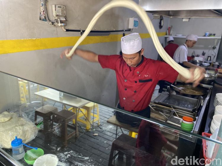 Mantan Chef Resto Lamian Populer Ini Sajikan Mie Szechuan Pedas Membara