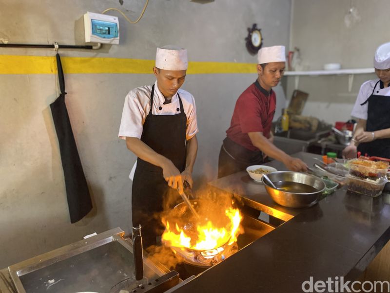 Mie Tarik Los Dol milik mantan chef Lamian Palace