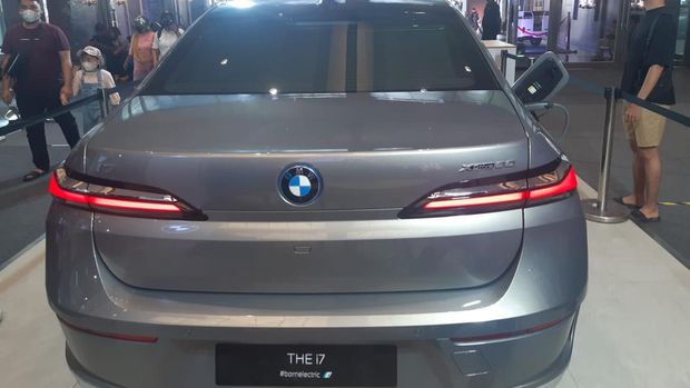 Mobil Listrik BMW di Hub Space 2023