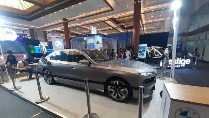 Mobil Listrik BMW di Hub Space 2023