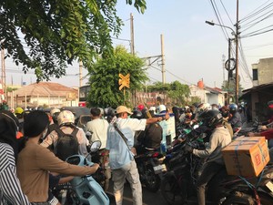 Panggilan Hati Nila demi Tak Ada yang Celaka di Lintasan Kereta