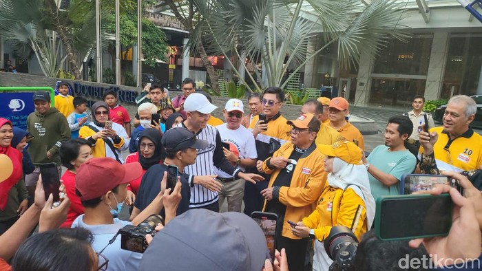 OSO Jalan Sehat Dengan Ganjar Pranowo Sapa Warga Surabaya