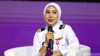 Gadis berusia 23 tahun ini sudah 3 tahun mengudara di langit Indonesia. 
