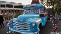 Menariknya, bus ini ditampilkan dengan kondisi fisik yang tidak berbeda jauh dari aslinya. Karena bus ini masih dalam kondisi 90 persen orisinil, mulai dari mesin, body, dan pernak pernik di dalamnya. Rupa fisik di dalam bus yang terbuat dari kayu jati pun juga masih nampak terlihat.  