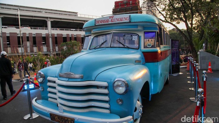 Potret Transportasi Legendaris Bali di Hub Space 2023 Hub Space x KAI Expo 2023 menyajikan pameran transportasi yang lengkap. Ada kendaraan modern seperti taksi terbang hingga kendaraan bersejarah seperti Bus Persatuan.