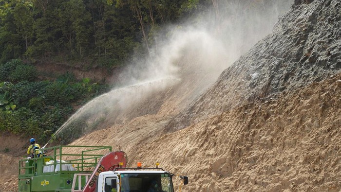 PT Bumi Suksesindo (PT BSI).