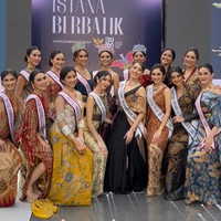 Kolaborasi Puteri Indonesia dan Miss Indonesia pertamakalinya terjadi dalam gelaran Istana Berbatik yang diadakan di Istana Negara dalam rangka merayakan Hari Batik Nasional yang jatuh pada 2 Oktober 2023. Foto: Dok. Instagram Puteri Indonesia, YouTube CNN Indonesia