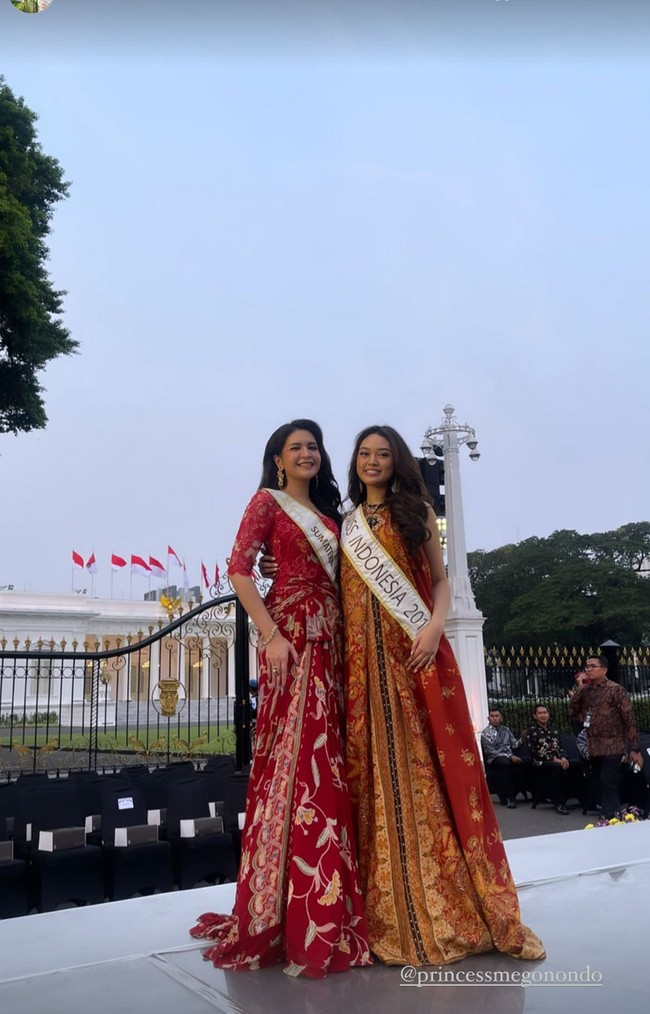 Miss Indonesia 2019 Princess Megonondo berpose bersama rekannya sesama Miss Indonesia yaitu Sere Kalina. Sere merupakan top 7 Miss Indonesia 2015. Foto: Dok. Instagram Puteri Indonesia, YouTube CNN Indonesia