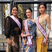 Para Puteri Indonesia dan Miss Indonesia ini tampil mengenakan busana batik karya desainer ternama Indonesia yaitu Danar Hadi, Era Soekamto, Ansoe dan Batik Riana Kesuma. Foto: Dok. Instagram @dindanursafira