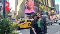 Reza Artamevia belum lama ini buka suara terkait hubungan putri keduanya, Aaliyah Massaid dengan Thariq Halilintar. Reza pun hanya ingin putrinya mendapat jodoh terbaik. Foto: Instagram @rezaartameviaofficial