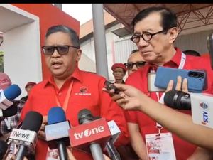 Hasto Sindir Pihak Tak Disiplin yang Bikin Ganjar-Mahfud Molor ke KPU