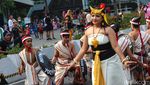Seru! Swafoto dengan Penari Sumba Barat di CFD