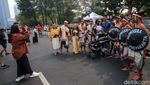 Seru! Swafoto dengan Penari Sumba Barat di CFD