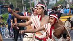 Seru! Swafoto dengan Penari Sumba Barat di CFD