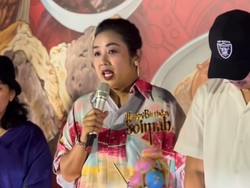 7 Potret Meriahnya Ultah Soimah ke-43, Bak Pesta Rakyat Bernuansa Adat