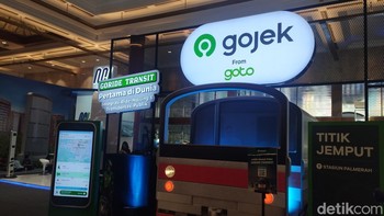 Gojek yang turut memeriahkan Space Hub x KAI Expo 2023 dengan meluncurkan GoRide Transit. Foto: Argya D. Maheswara