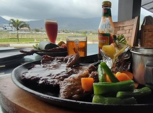 Mencicipi Steak Domba Garut Sambil Menikmati Pesona Gunung Guntur