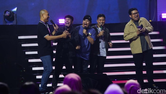 Hub Space 2023 penampilan para komika di panggung bertajuk Hub Tawa. Ada juga aksi GJLS Bernyanyi.