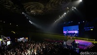 Sebagai lagu pertama GJLS membawakan lagu Ular Berbisa dari Helo Band.  