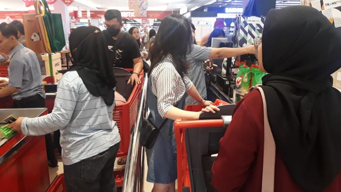 Transmart Full Day Sale di Cempaka Putih