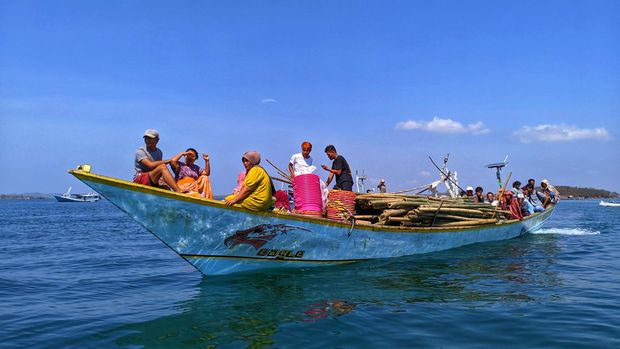 Transportasi menuju Pulau Maringkik, Lombok Timur, bisa menggunakan speedboat dan perahu milik nelayan di Desa Tanjung Luar. (Ahmad Viqi)