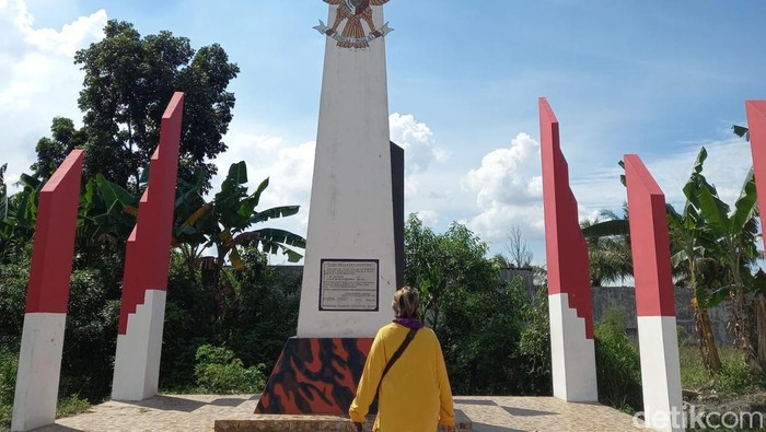 Tugu Ampera di Desa Kolam, Deli Serdang