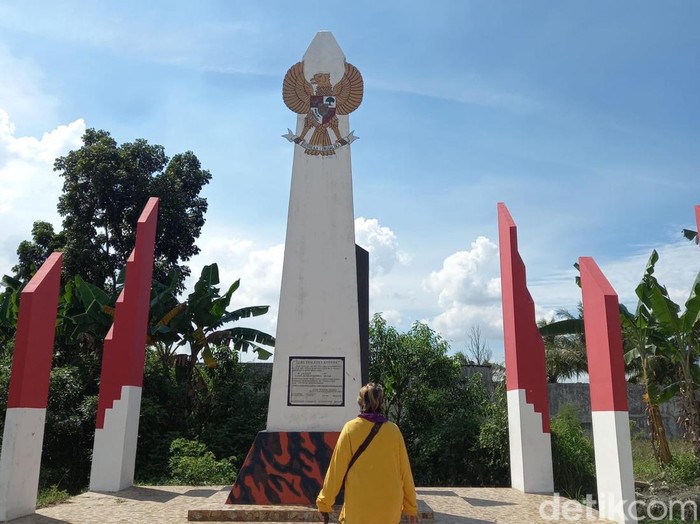 Tugu Ampera di Desa Kolam, Deli Serdang