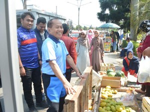 Momen Syarief Hasan Dialog-Borong Dagangan Pedagang Kecil di Cianjur