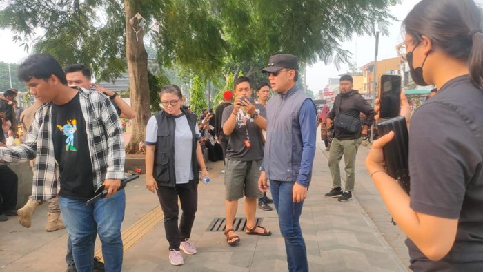 Wali Kota Bogor Bima Arya saat berpatroli di Alun-alun Kota Bogor.
