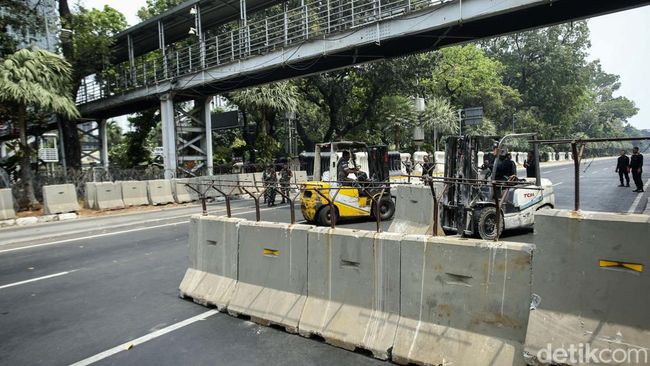 Ada Demo Buruh, Jalan Medan Merdeka Barat Arah Istana Ditutup