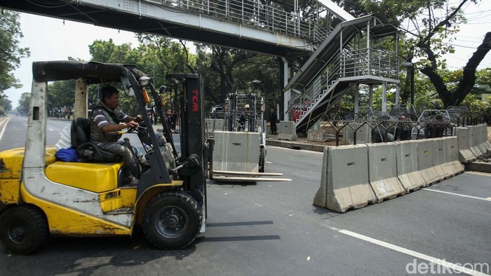 Partai Buruh dan aliansi buruh bakal menggelar aksi unjuk rasa di Patung Kuda, Jakarta Pusat hari ini. Jalan Medan Merdeka Barat arah Istana Merdeka ditutup.