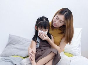 Cara Membedakan Penyebab Anak Batuk Pilek karena Alergi atau Infeksi