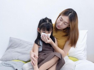 Cara Membedakan Penyebab Anak Batuk Pilek karena Alergi atau Infeksi