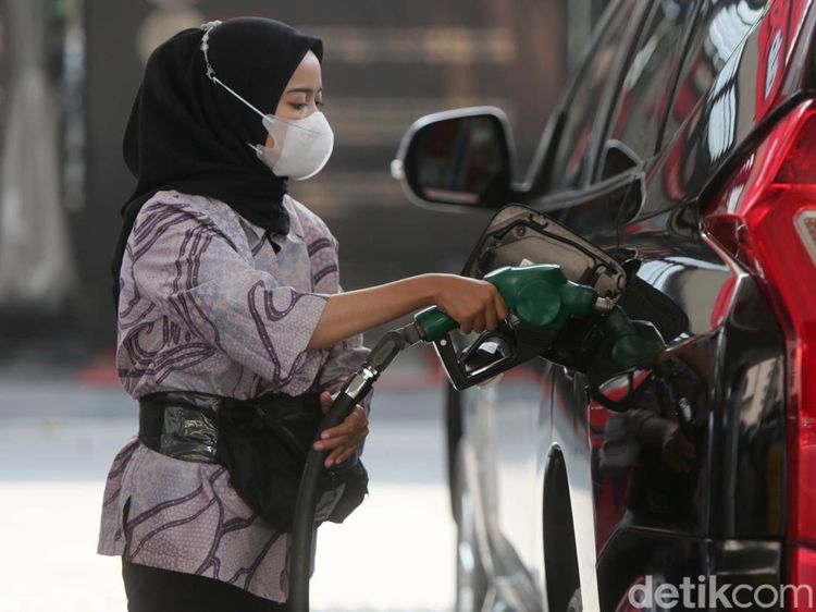 BBM Non Subsidi Naik Harga, Petugas SPBU Berbatik