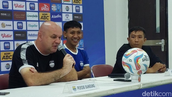 Bojan Hodak saat konferensi pers usai laga lawan Persita Tangerang