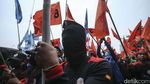 Potret Aksi Buruh Kawal Sidang Putusan JC Omnibus Law Ciptaker