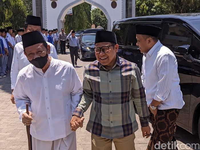 Cak Imin sowan ke Pesantren Girikesumo, Banyumeneng, Mranggen, Demak, Senin (2/10/2023).
