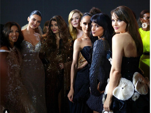 7 Potret Enzy Storia dan Cinta Laura Catwalk di Paris Bareng Kendall Jenner