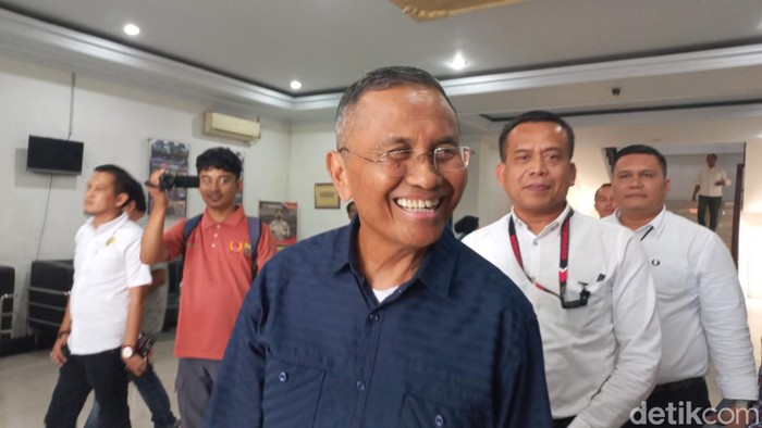 Dahlan Iskan usai pemeriksaan di Polda Jambi soal kasus PTPN VI.