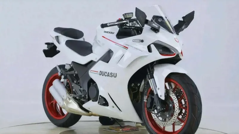 Ducasu, Motor China kloningan Ducati
