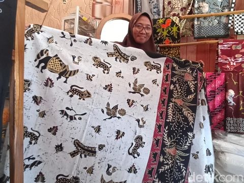 Eni melestarikan batik tutur khas Blitar