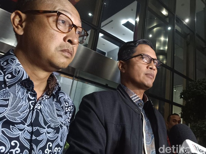 Febri Diansyah (kanan) dan Rasamala Aritonang (kiri). Foto: Rizky Adha Mahendra/detikcom