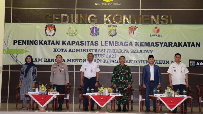 Forkopimda Kota Jaksel membahas keamanan wilayah jelang tahun politik Pemilu 2024.
