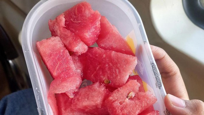 Hanya Mampu Belikan Semangka untuk Anak, Kisah Perjuangan Ayah Ini Bikin Sedih